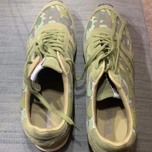 This is British popular sneakers size 13 in Camouflage design - Picture 2 of 6